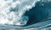 Los surfistas se quedan sin cabalgar olas de ms de 15 metros en Hawaii, las mayores de una dcada