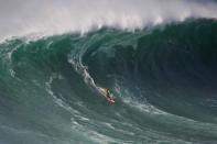 El surfista McNamara vuelve a la costa lusa en la que bati un rcord mundial