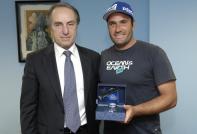 El director general de Deportes felicita al bodyboarder Ardiel Jimnez