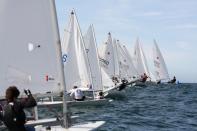 Ms de 150 jvenes regatistas navegan en el Abra en el XIII Trofeo Jos Luis Azqueta