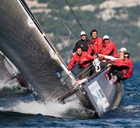 El Team Aqua es ya lder en regatas de flota de la RC 44 Malcesine Cup en aguas de Italia